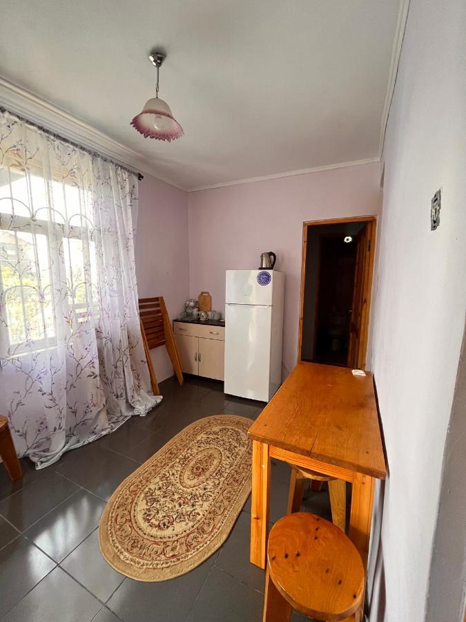 Гостевой Дом Тина Sukhumi Bagian luar foto