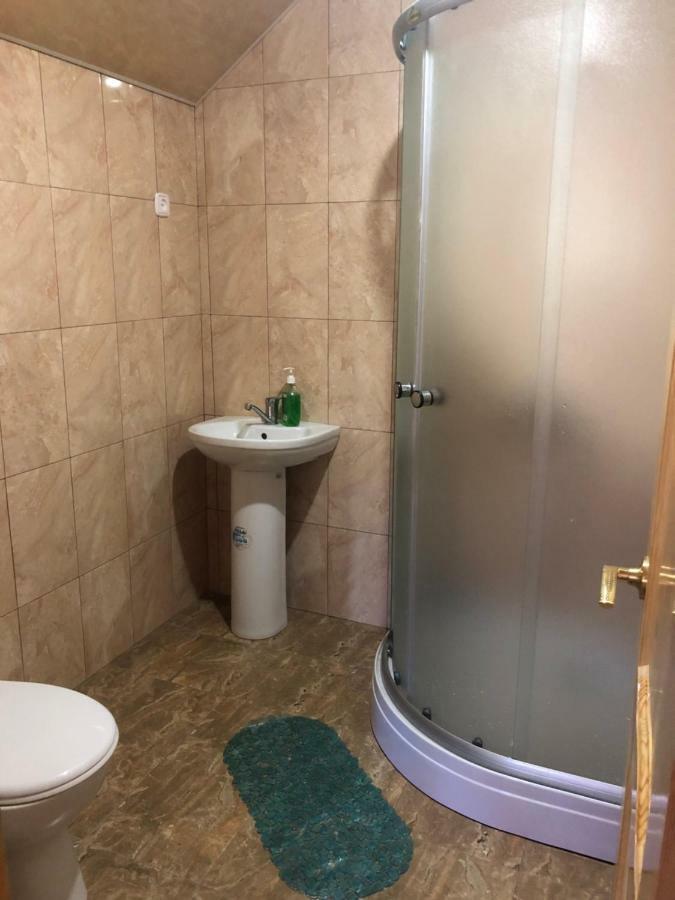 Гостевой Дом Тина Sukhumi Bagian luar foto